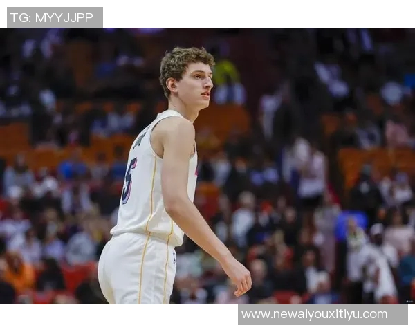 约维奇半场表现亮眼6投3中罚球全中贡献10分外加3篮板2助攻1盖帽