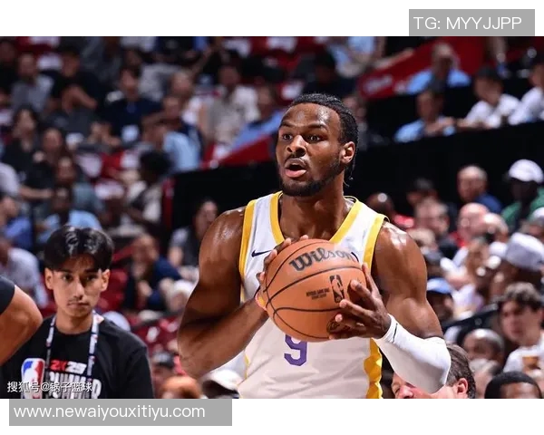 夸梅直言布朗尼在大学表现平平不及部分高中球员的潜力与实力 夸梅直言布朗尼在大学表现平平不及部分高中球员的潜力与实力