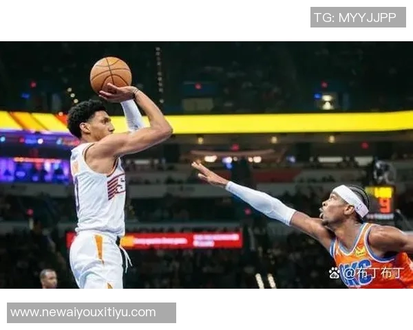 布克上半场表现出色14分9助攻展现控卫风范引领球队进攻