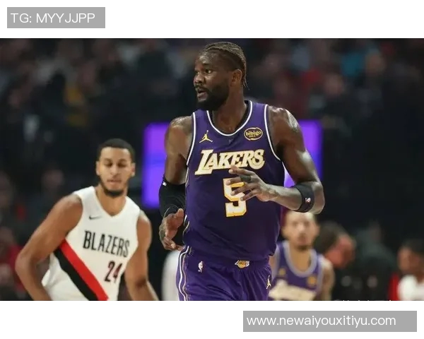 艾顿本季表现回暖15场比赛中6场20分10篮板与上季持平