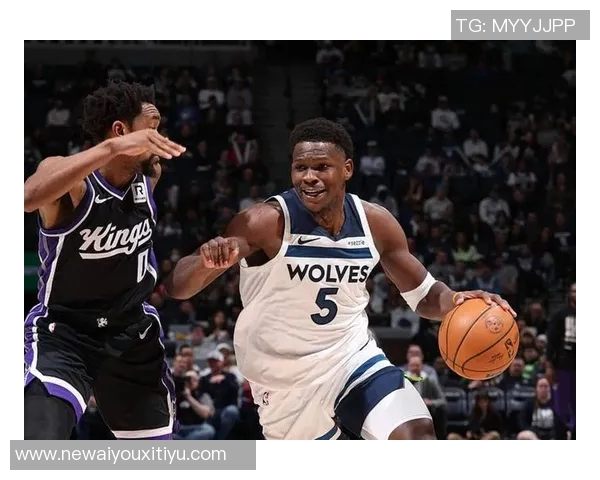 里德轻松砍下20分11篮板3助攻2抢断1盖帽展现全能表现